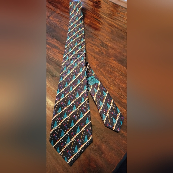 VINTAGE HERMÈS Black TIE 7232 UA Skier Snow Christmas Tree Winter Holiday - Picture 1 of 4